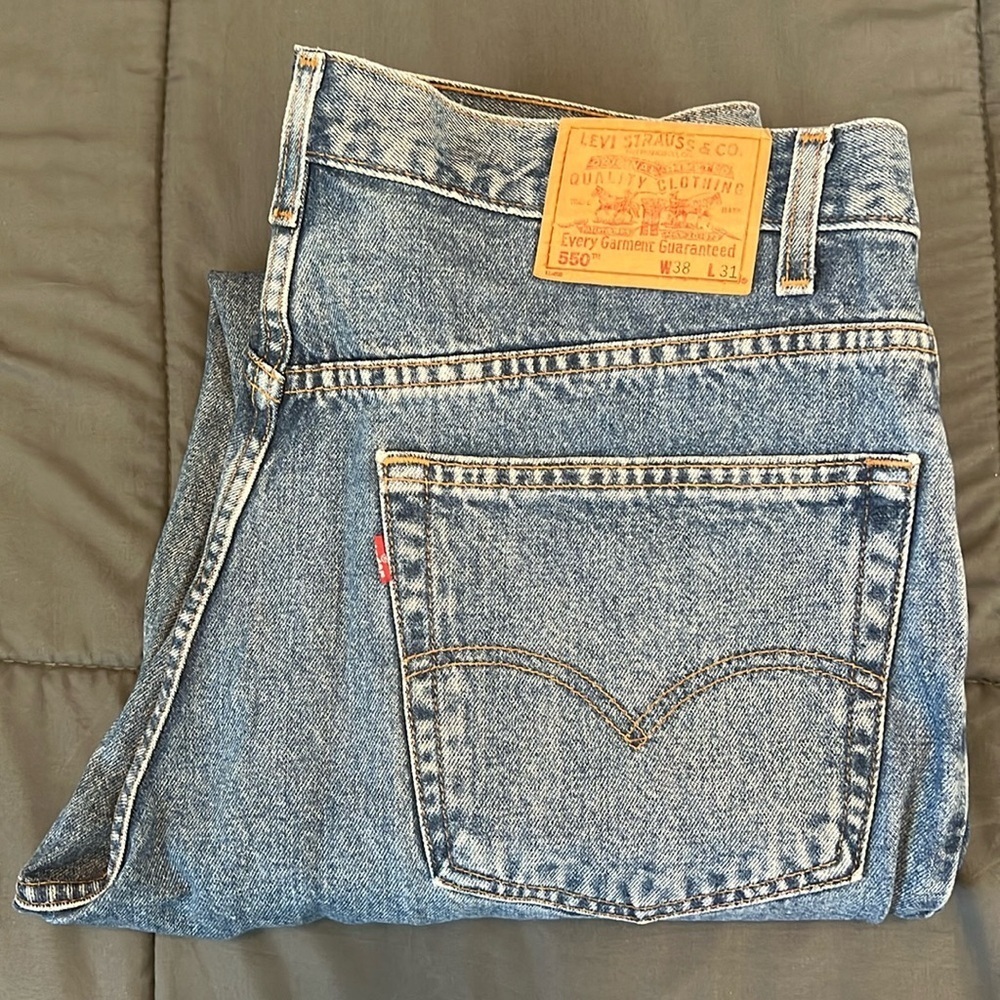 Levi’s Medium Wash 550 Relaxed Fit Jean 38x31